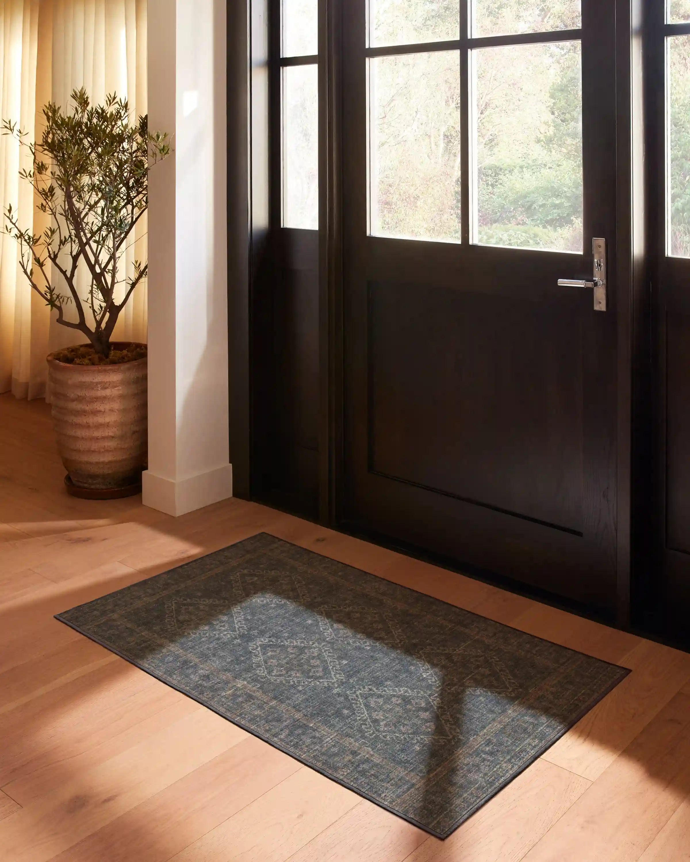 Zosia Black Rug
